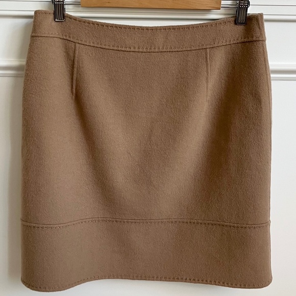 Weekend MaxMara Camel Wool Skirt, 100% Virgin Wool, Size 6 - Picture 2 of 11